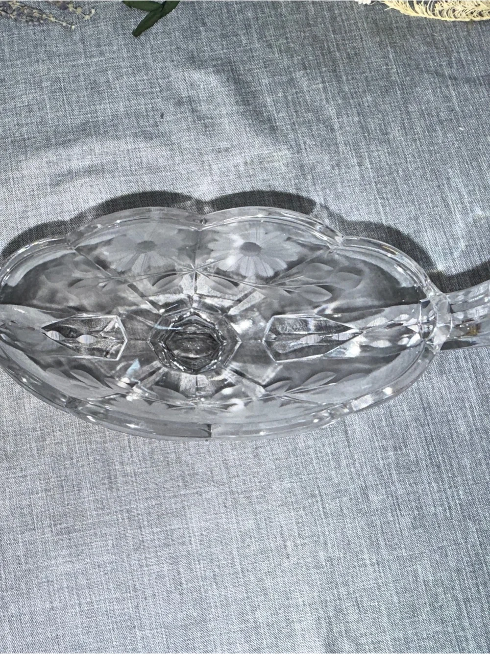 Vintage Clear Pressed Glass Pedestal Centerpiece Console Bowl Flower Daisy